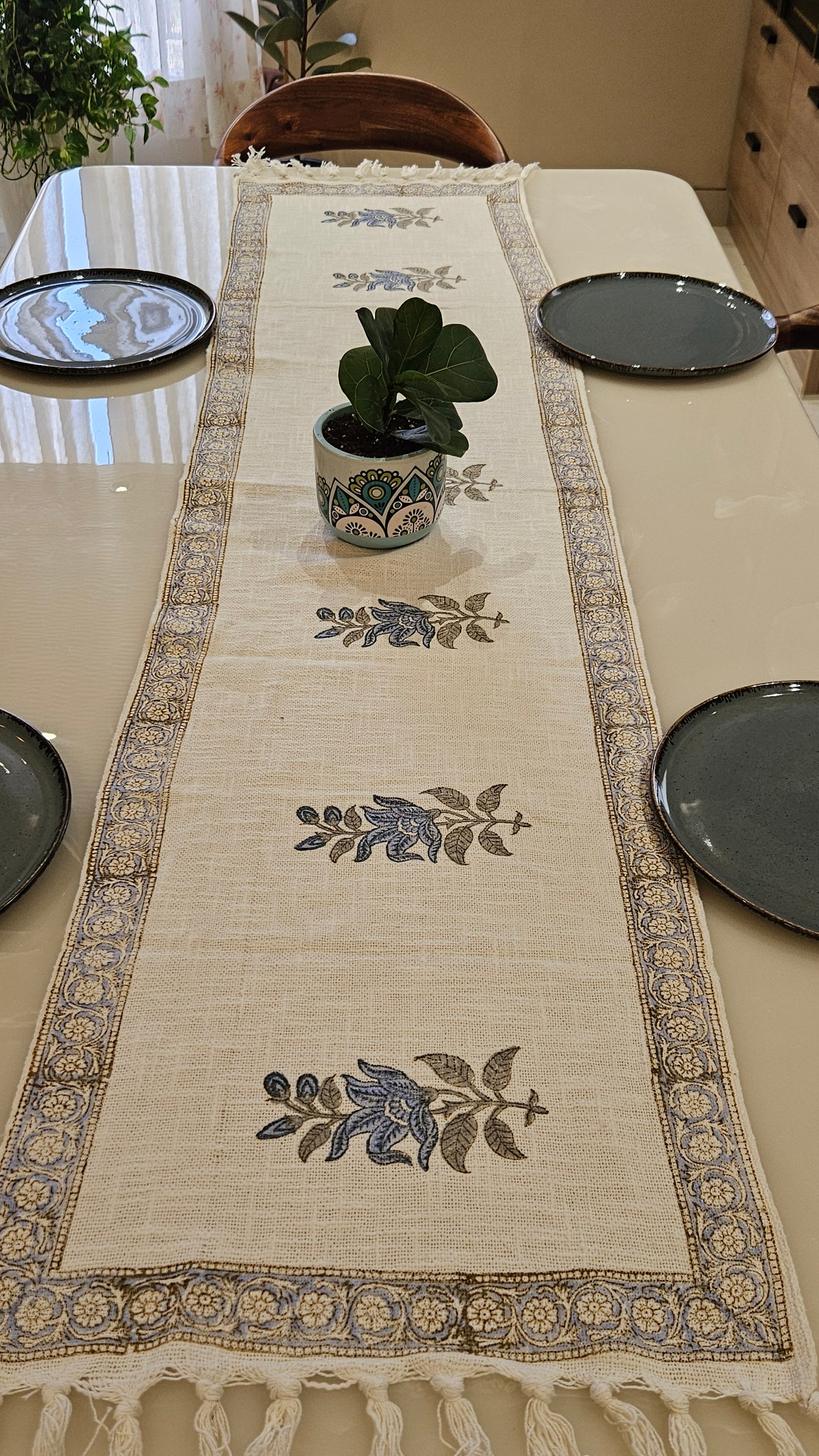 Neelaya Table Runner