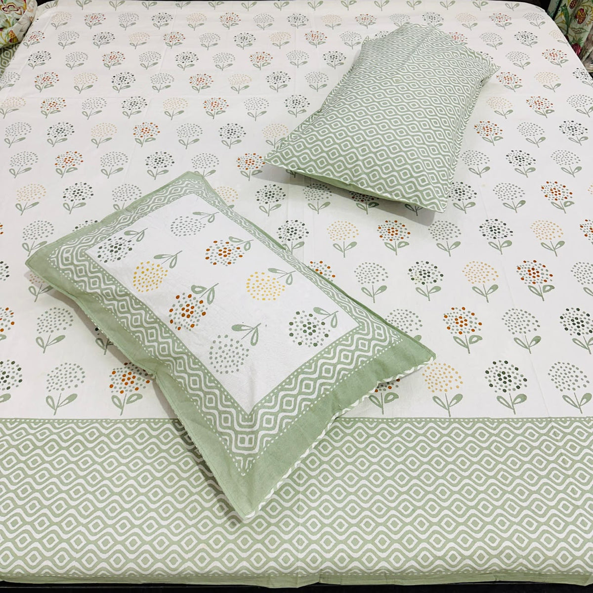 Bindu Green cotton bedsheet, view 3