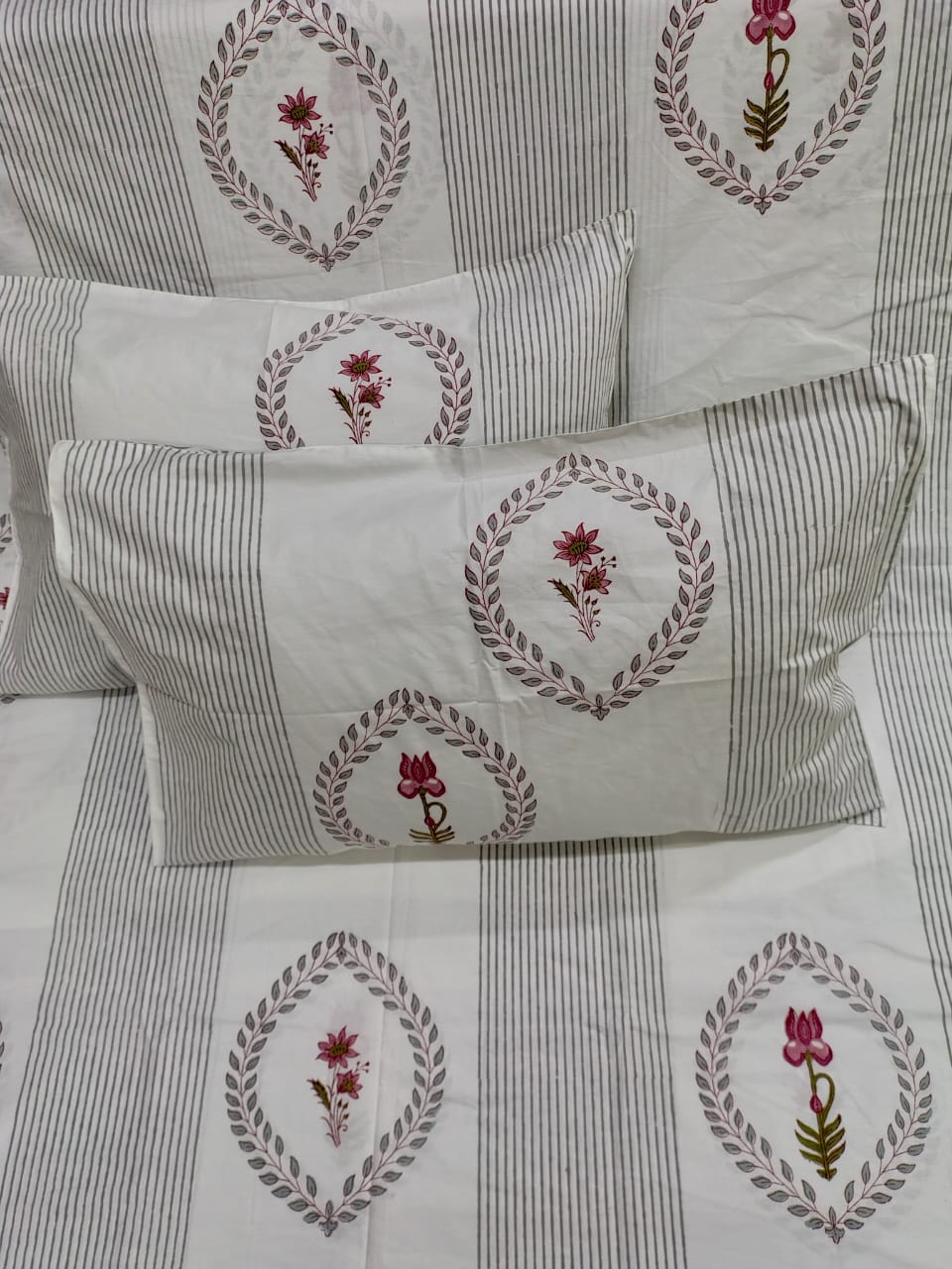 Rekha Floral Medallion cotton bedsheet, view 3