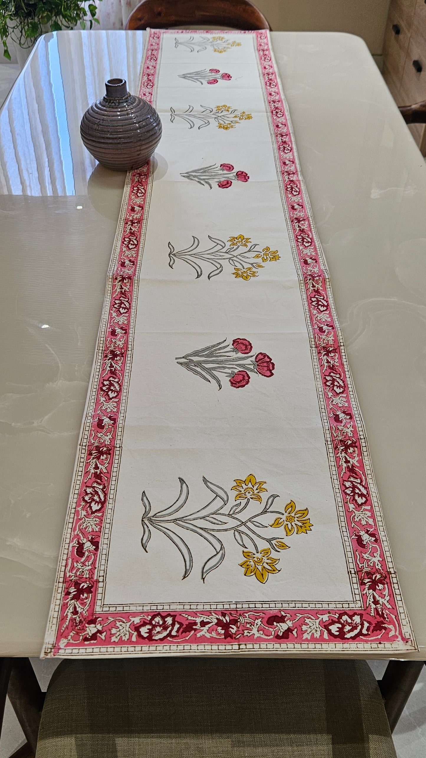Gulabi Vine Table Runner