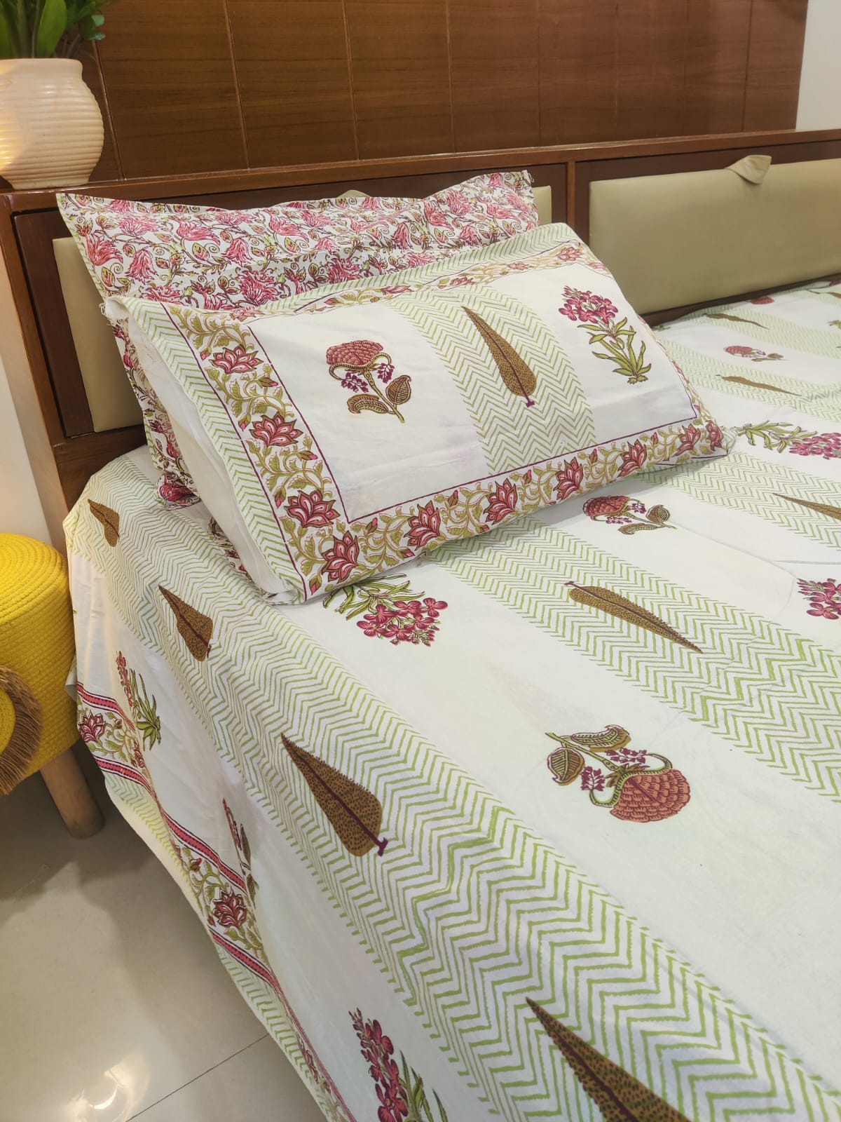 Tarang - Pink & Green | Everyday 100% Cotton Bedsheet | Super King Size