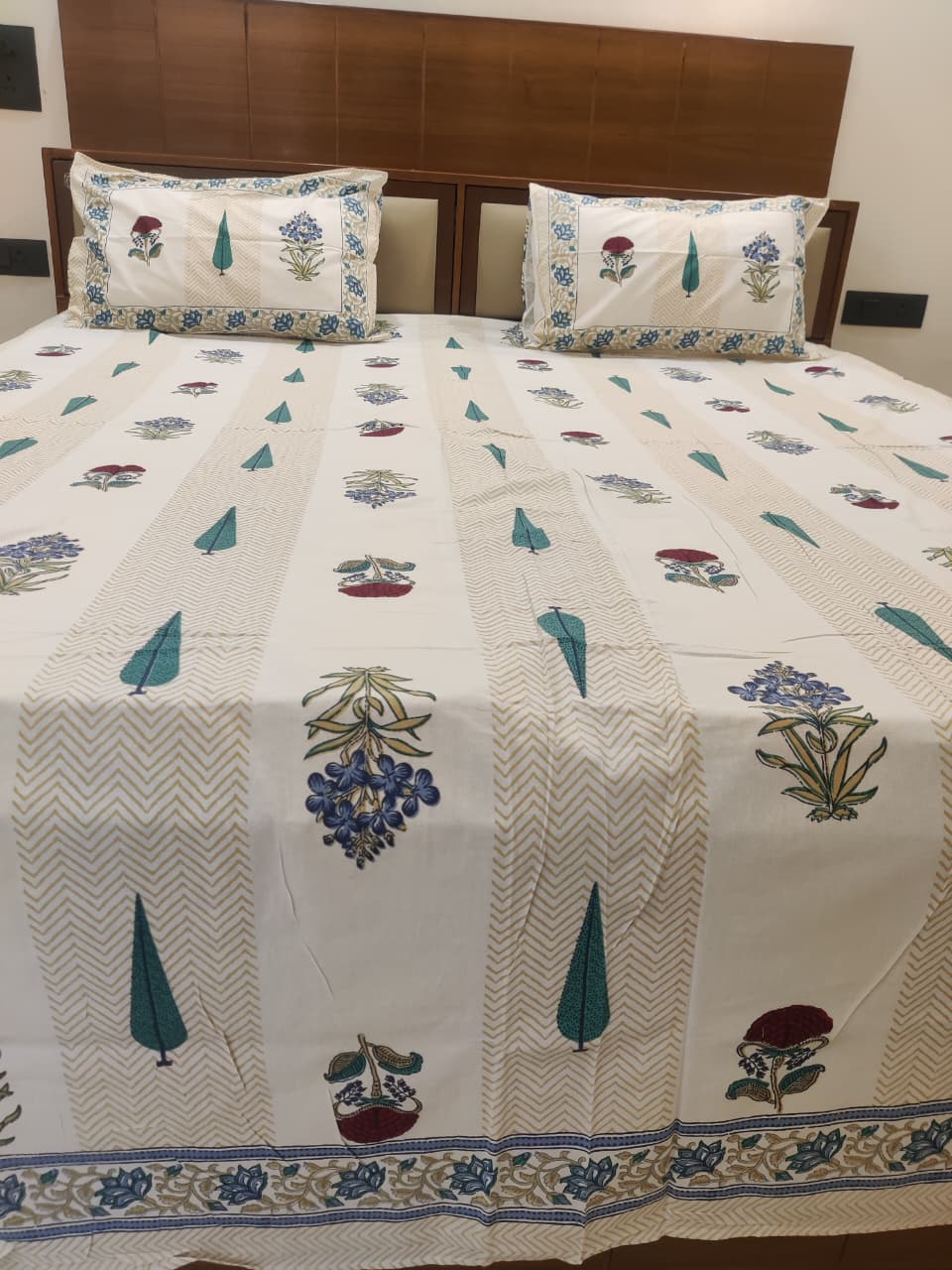 Tarang - Blue & Cream | Everyday 100% Cotton Bedsheet | Super King Size